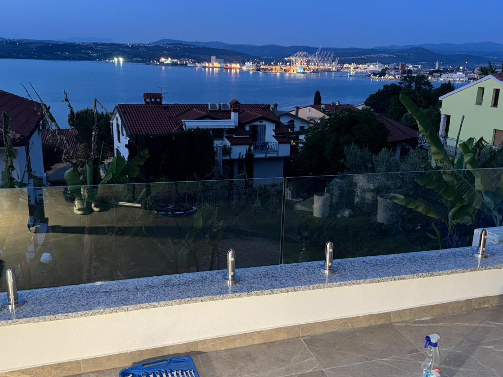 Vrhunska steklena ograja Koper Obala - Steklarstvo Primož Zerbo s.p.